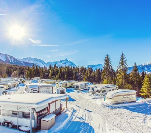 Verschneiter Campingplatz