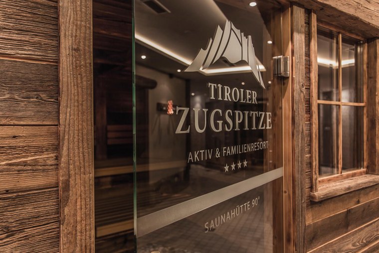 Eingang in eine Sauna im Zugspitz Resort