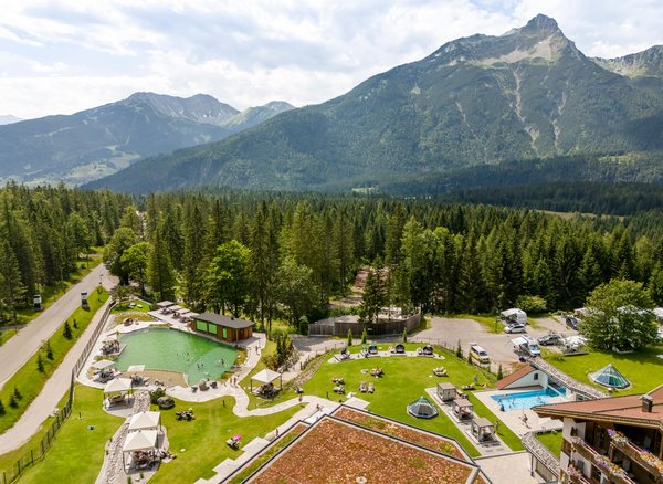 Aussenansicht Zugspitz Resort Sommer