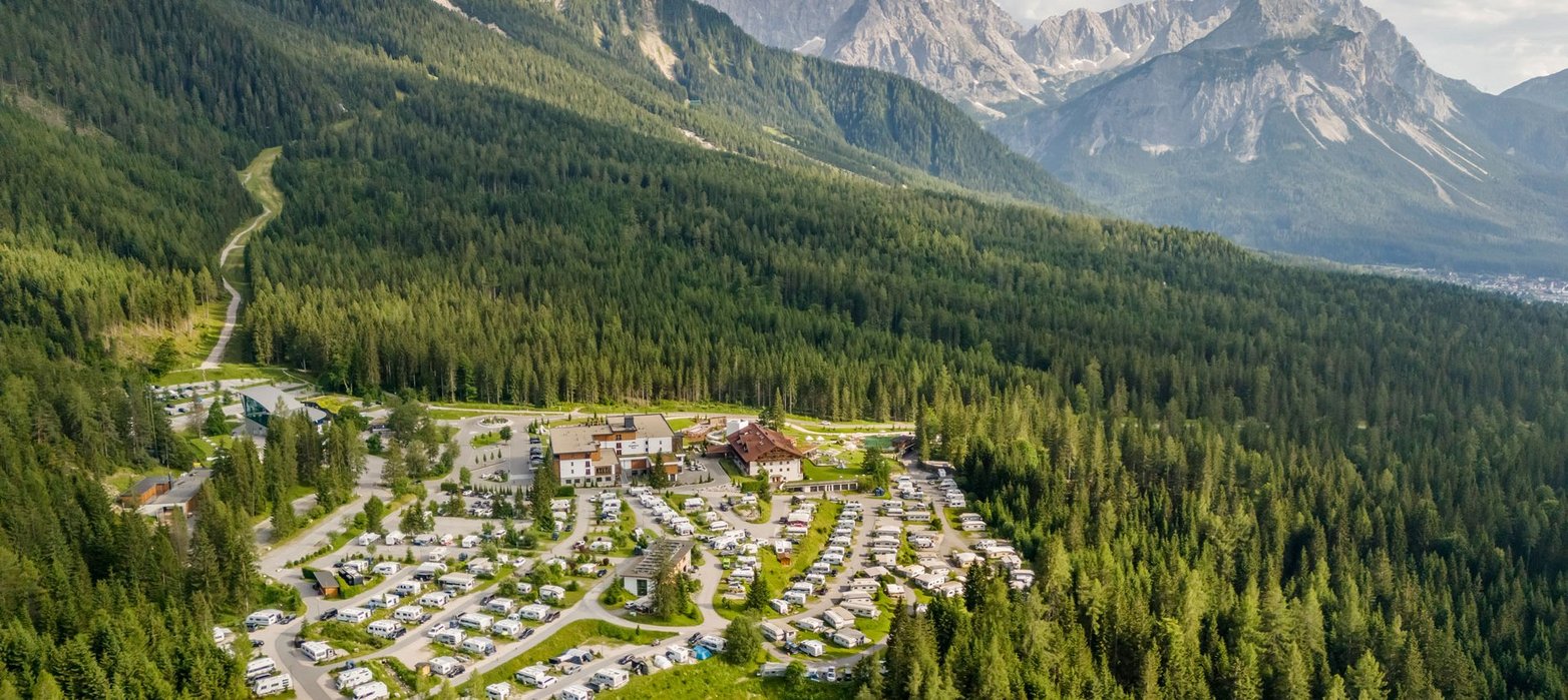 Zugspitz Resort aus der Vogelperspektive fotografiert