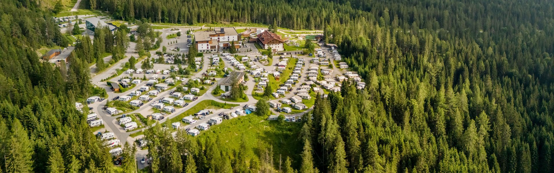 Zugspitz Resort aus der Vogelperspektive fotografiert