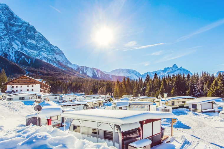 Verschneiter Campingplatz in Ehrwald