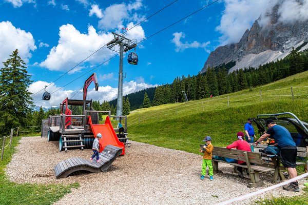 Spielplatz mit Kinder